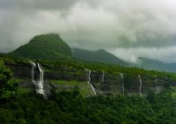 5 Places Elderly Travellers Should Visit During Monsoons in Maharashtra